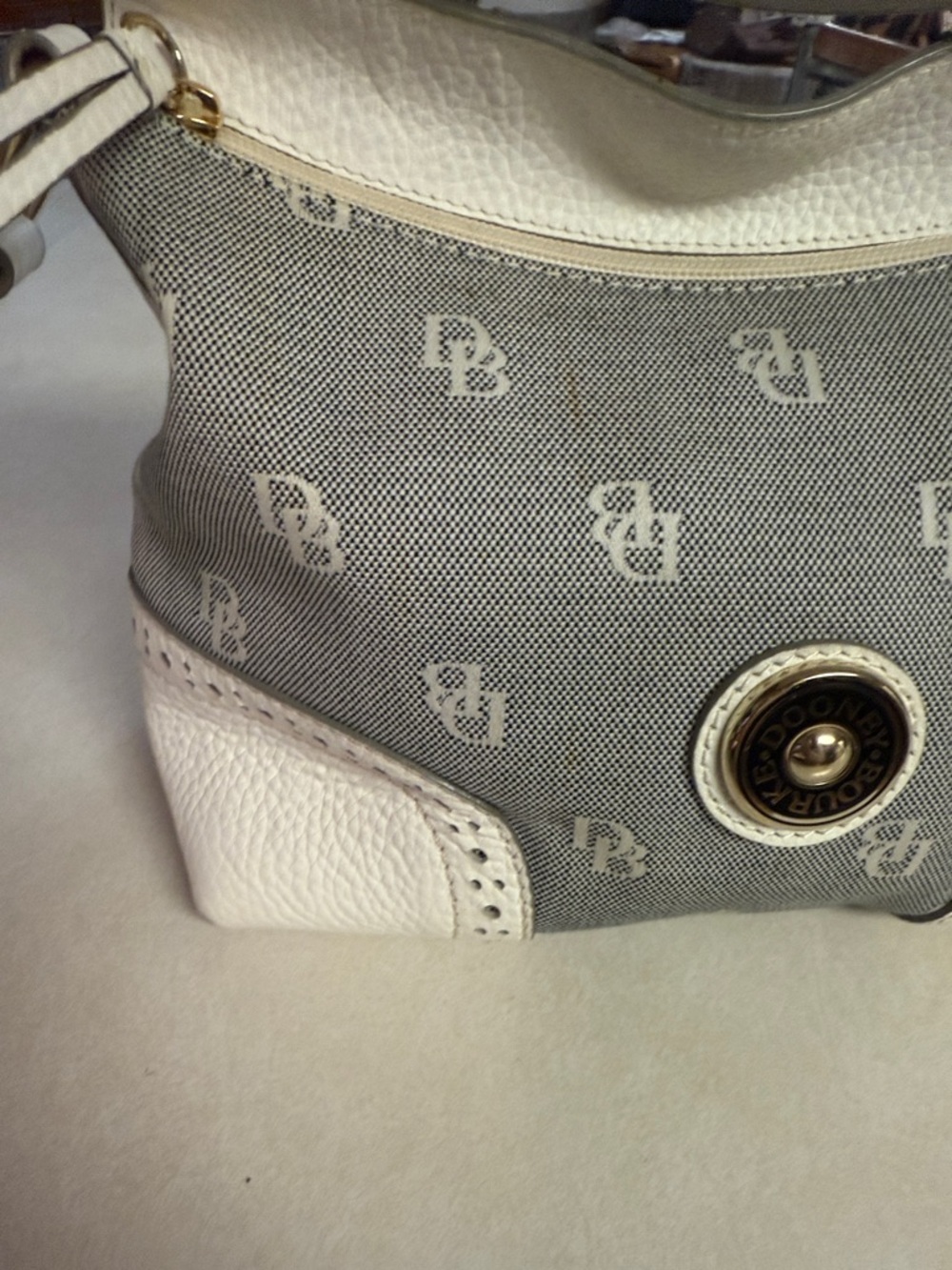 Dooney & Bourke Cream and Gray Pebble-Trim Shoulder Bag VINTAGE☦️👸🏼 - Picture 4 of 10